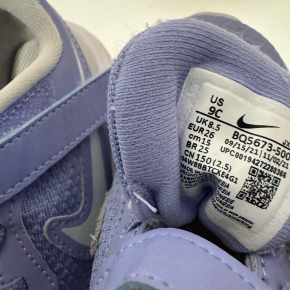 Nike Kids Sneakers in Soft Purple - Picture 3 of 3